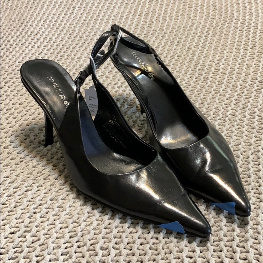 Women’s size 6 pumps.